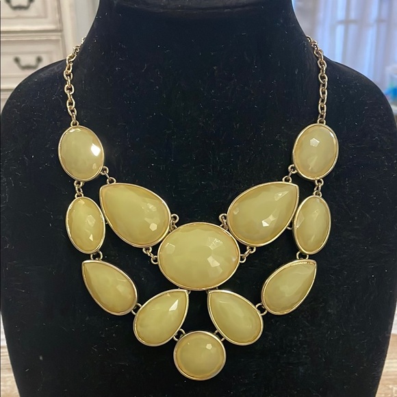 Jewelry - Vintage Gold Tone Green Pendant Bib Choker Collar Statement Necklace